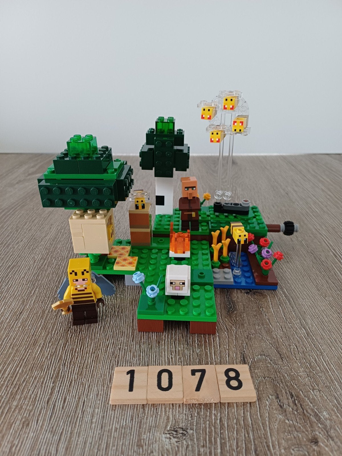 Lego Miniceaft De Bijenboederij 21165, Ophalen of Verzenden, Gebruikt