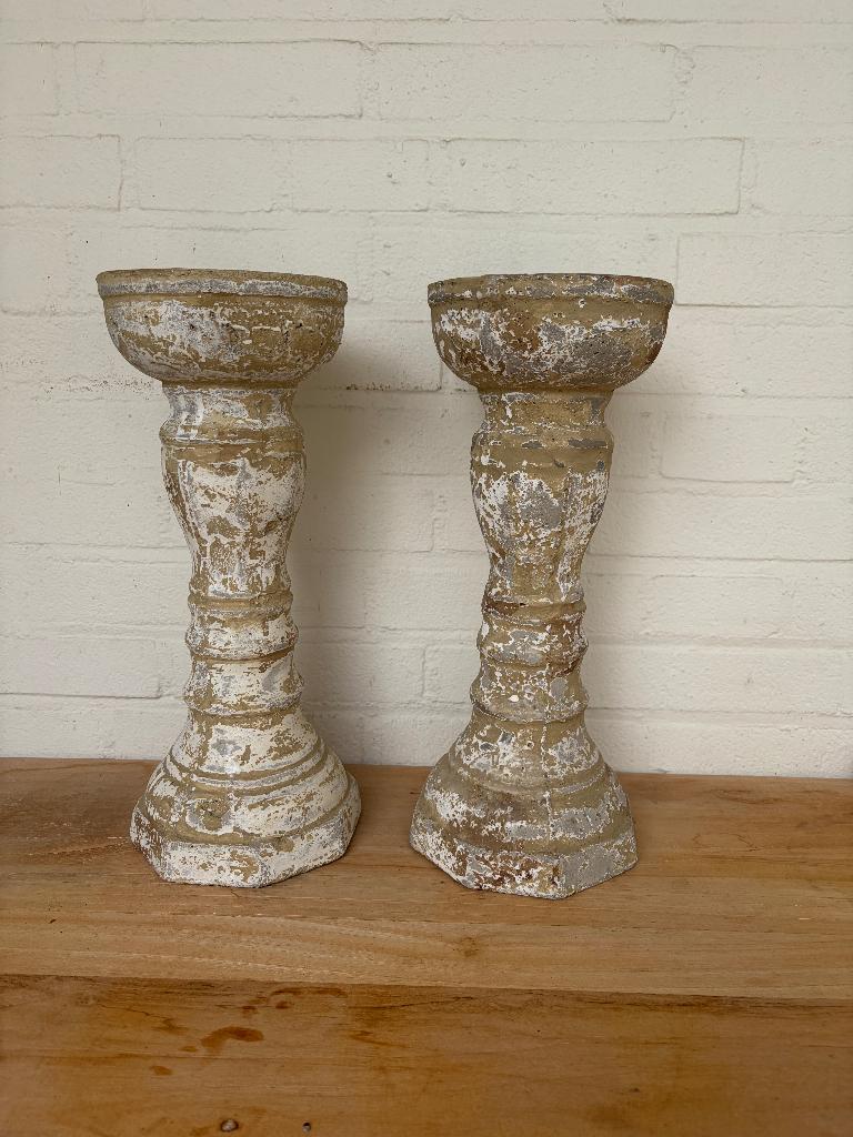 2 hoge stenen kandelaars, Huis en Inrichting, Woonaccessoires | Kandelaars en Kaarsen, Overige materialen, 25 tot 50 cm, Ophalen of Verzenden