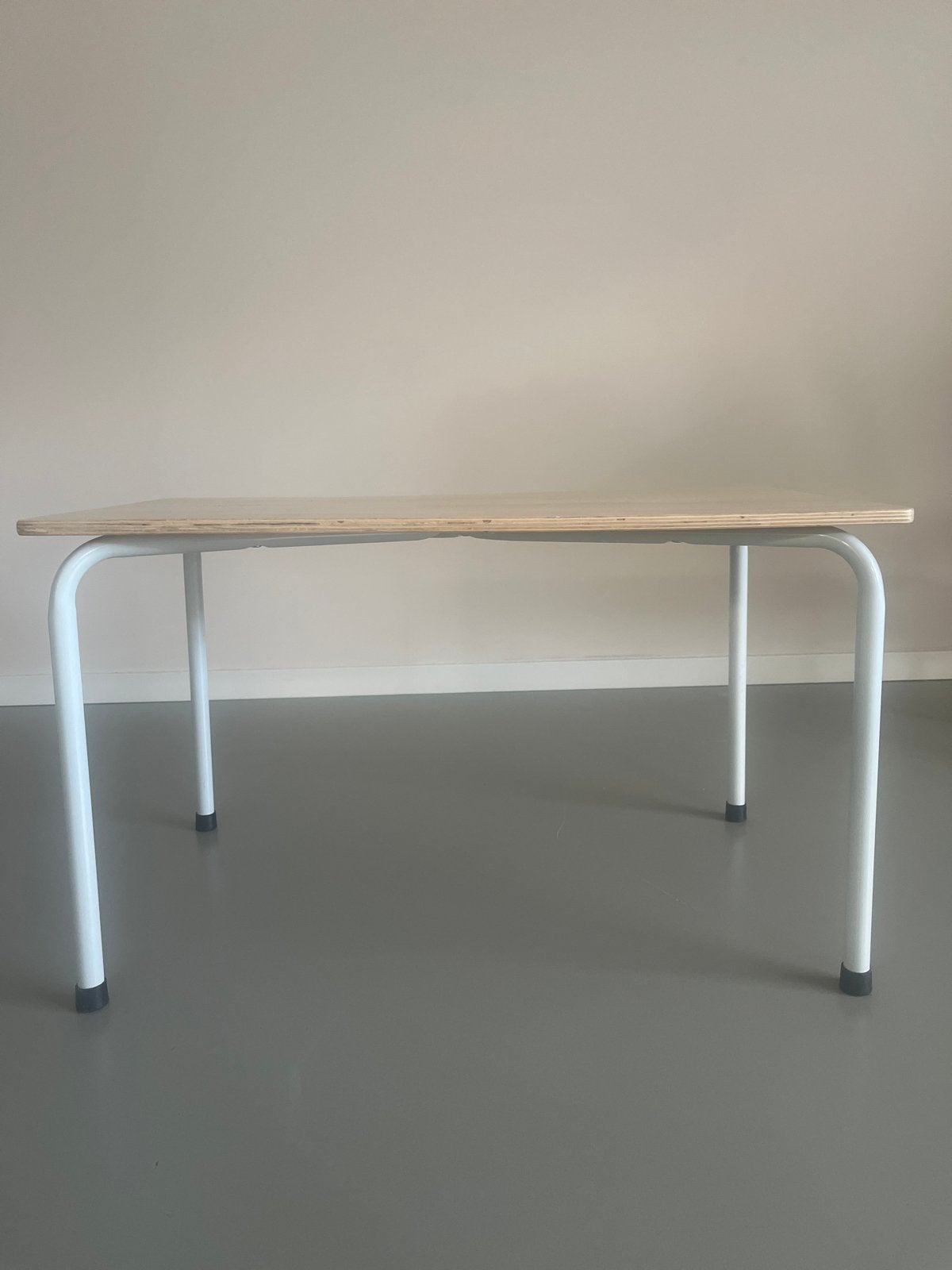 Kinderbureau / tafeltje - ZGAN, Kinderen en Baby's, Kinderkamer | Tafels en Stoelen, Ophalen, Zo goed als nieuw, Tafel(s)