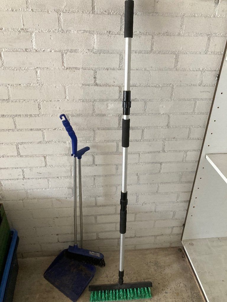 Bezem, Ophalen, Zo goed als nieuw, Bezem