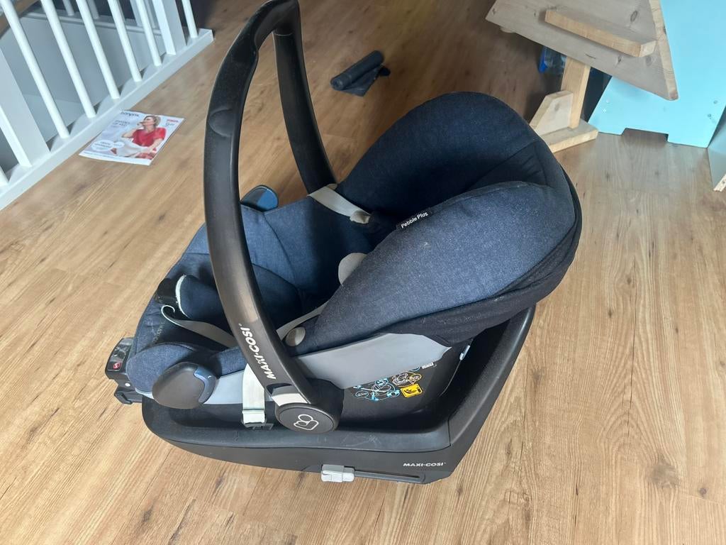 Maxi cosi pebble + en base, Ophalen, Zo goed als nieuw, Isofix, 0 t/m 13 kg