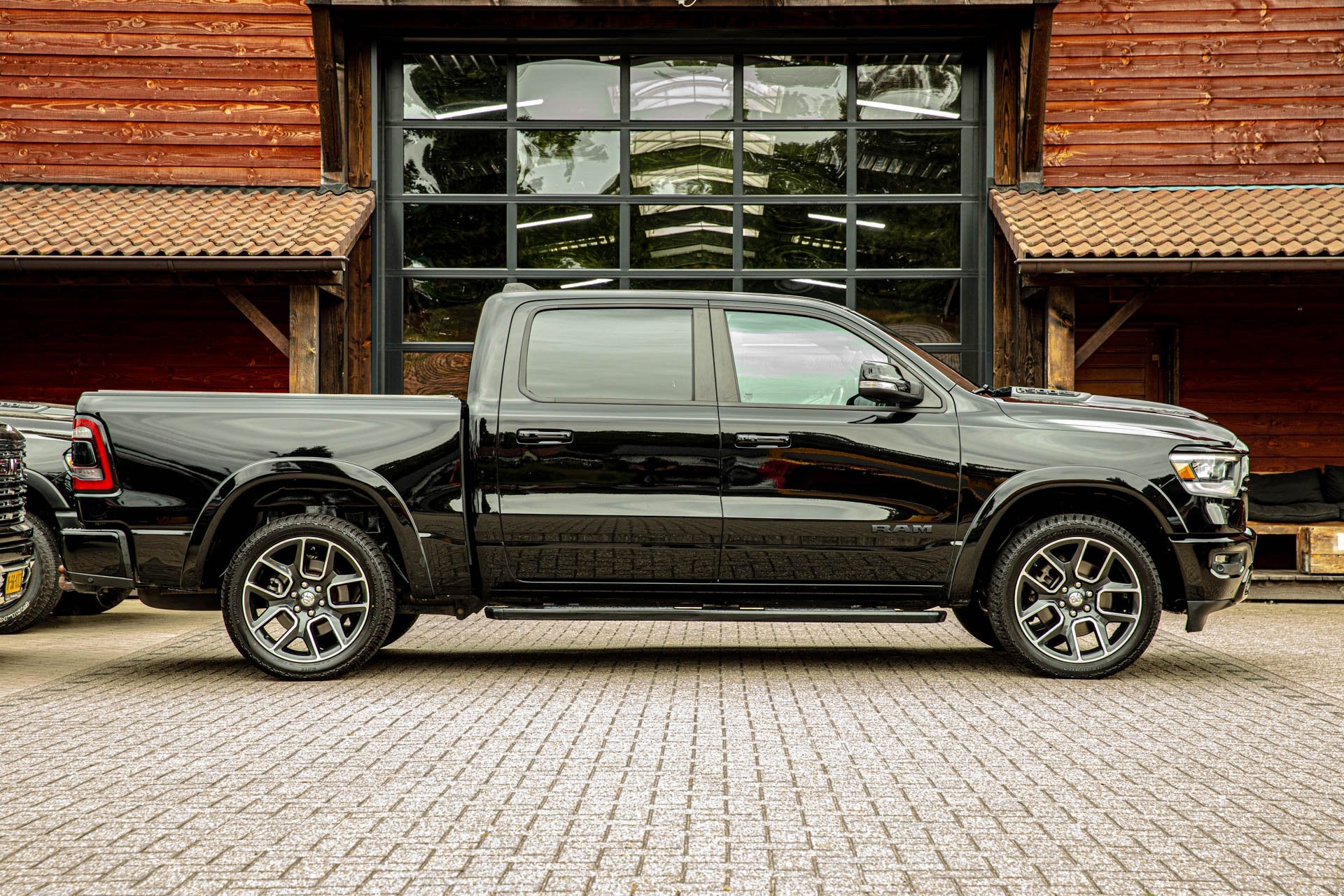 Dodge Ram 1500 Dodge ram 1500 Sport Night | pano | 360 camer, Auto's, Gebruikt, 5654 cc, 402 pk, Bedrijf