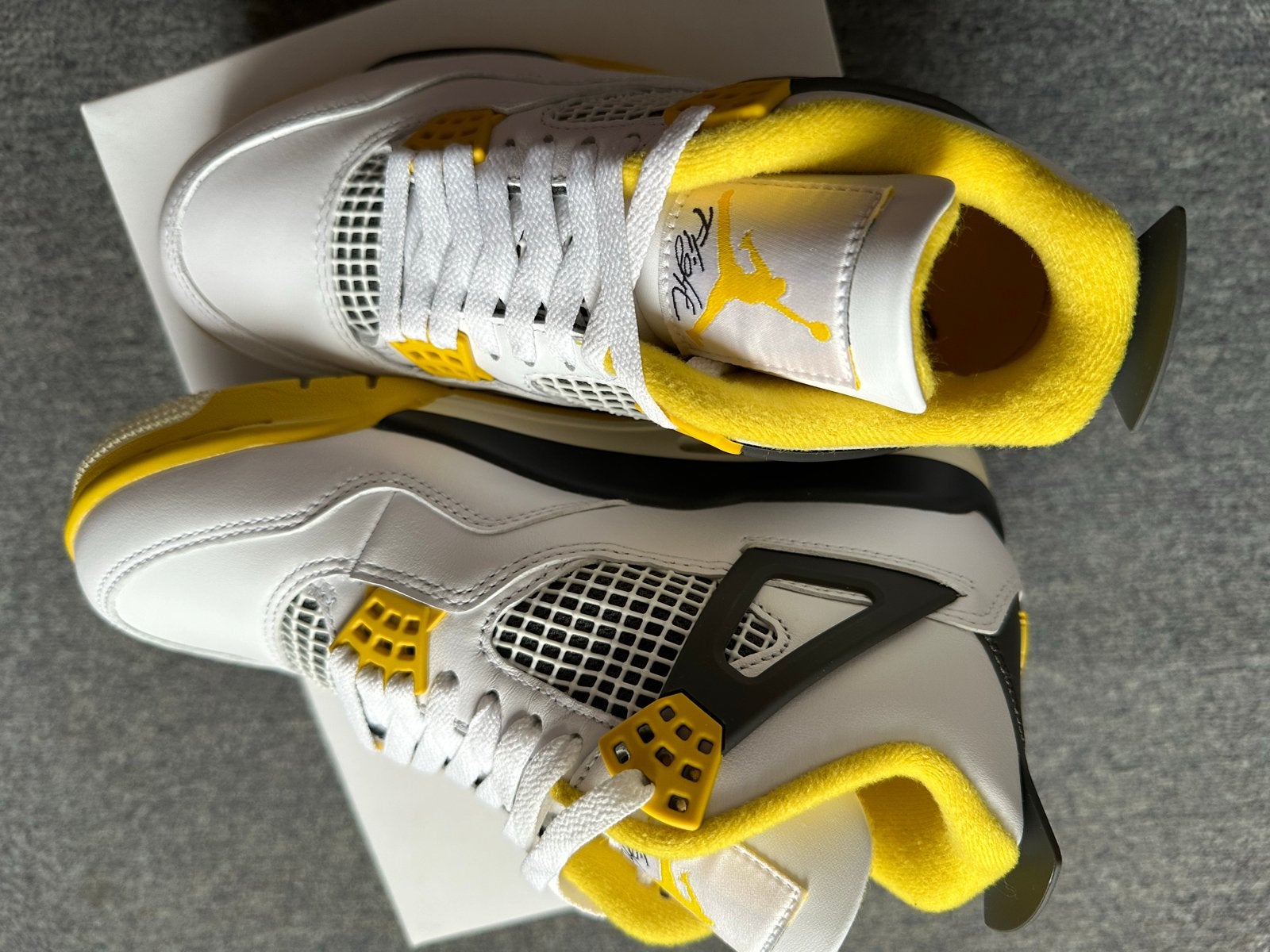 Nike Air Jordan 4 Retro Tour Yellow maat 38,5, Ophalen of Verzenden, Nieuw, Overige kleuren, Sneakers of Gympen