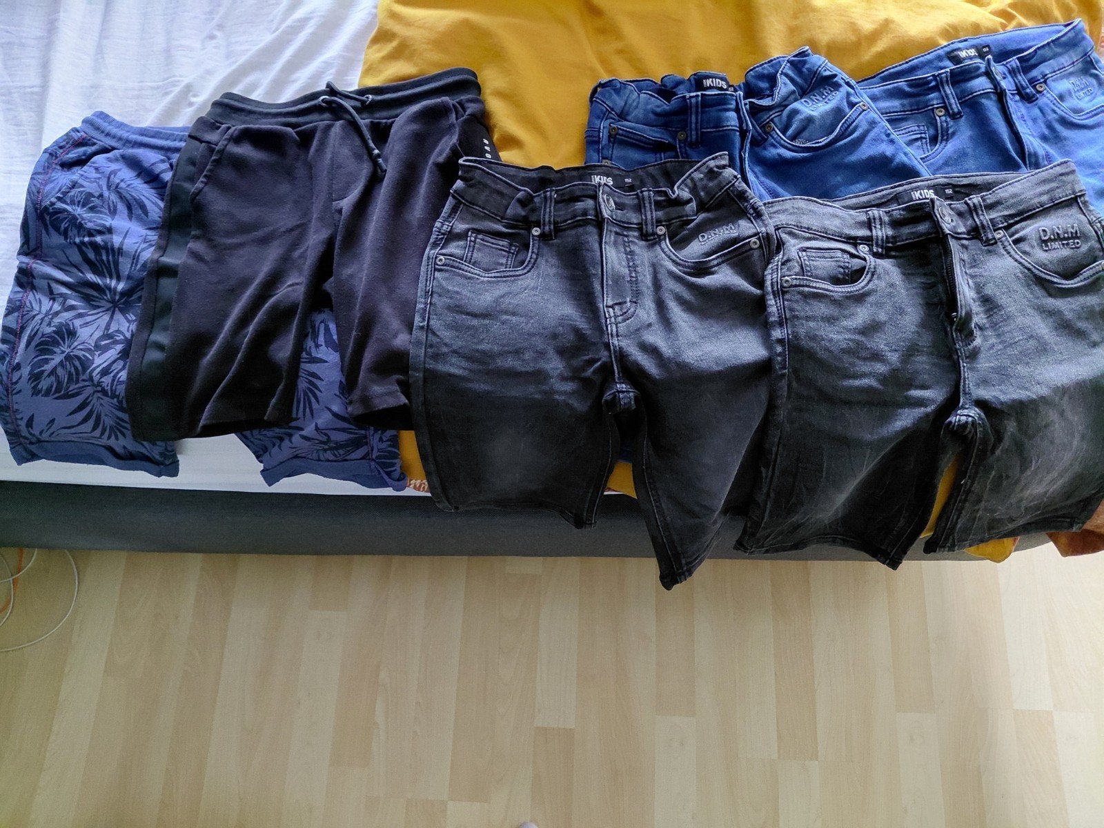 korte broeken maat 152, Broek, Ter stal, Ophalen of Verzenden, Zo goed als nieuw