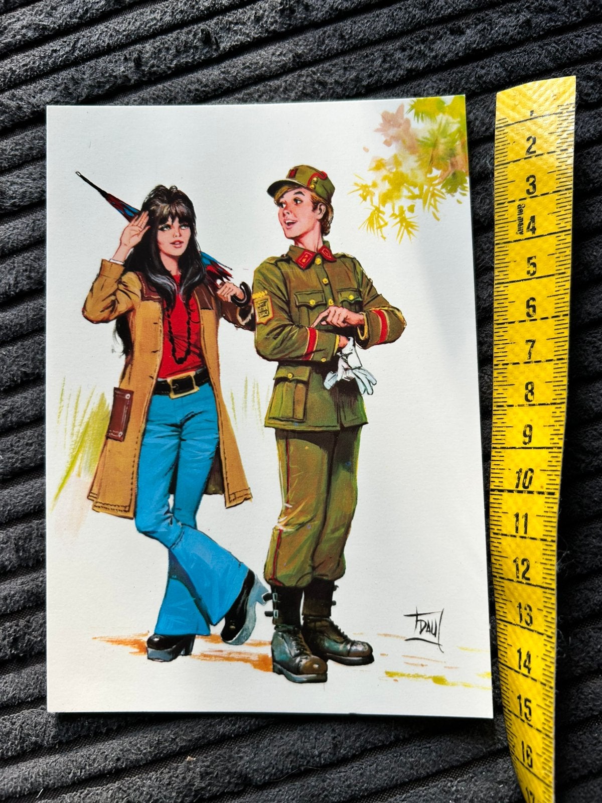 327. Vintage kaart flirtende pubers soldaat paraplu, Verzamelen, Ophalen of Verzenden, 1980 tot heden