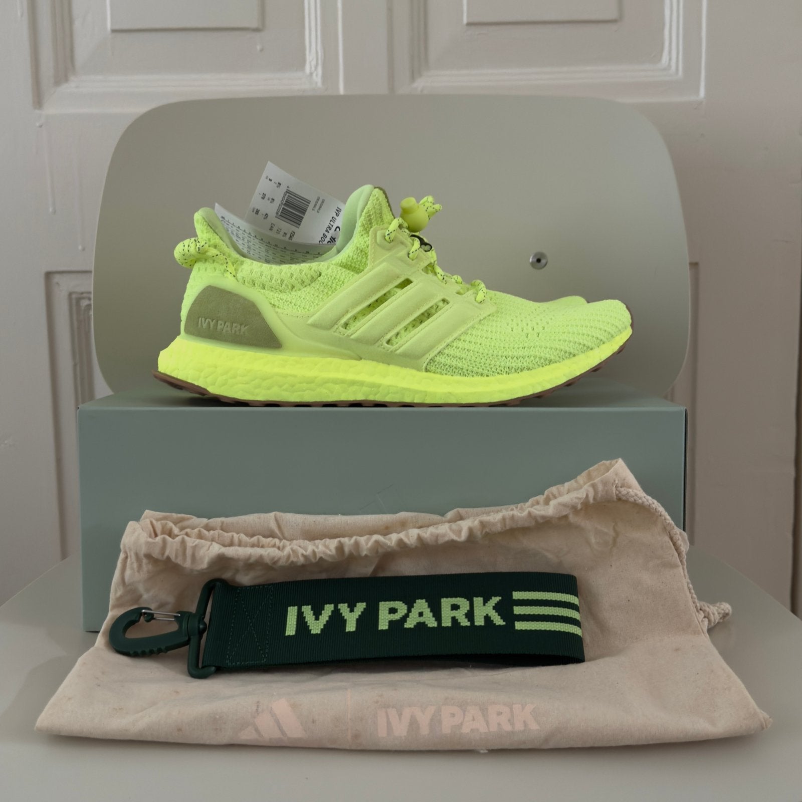 Adidas Ultra Boost OG x Beyonce Ivy Park HI Res Yellow, Overige kleuren, Nieuw, Ophalen of Verzenden, Sneakers of Gympen