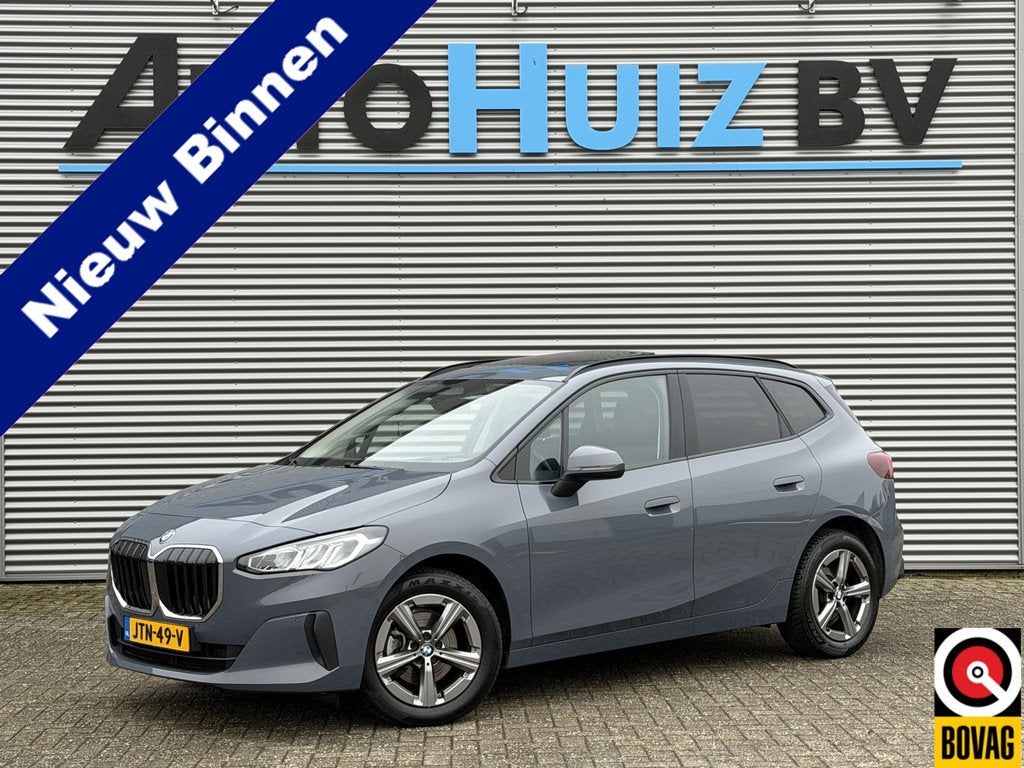 BMW 2 Serie Active Tourer 218i Trekhaak Panoramadak Stuurwie, Gebruikt, Met garantie (alle), 1445 kg, Bedrijf