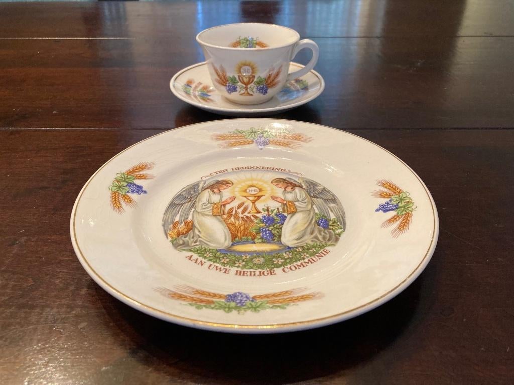 Antieke communie ontbijt set P. Regout (ca. 1935)., Ophalen of Verzenden