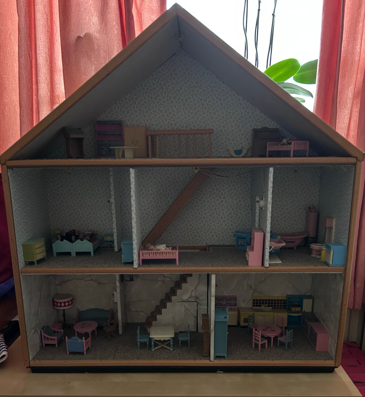 Vintage houten poppenhuis met meubels - 78x81,5 cm, Ophalen, Gebruikt, Poppenhuis