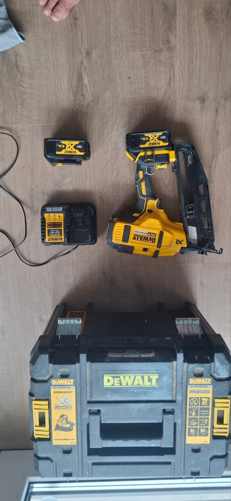 DeWalt Accu Spijkerpistool DCN660NT met 2x 4.0Ah accu, Ophalen of Verzenden, Zo goed als nieuw, Tacker/nietmachine, DeWalt