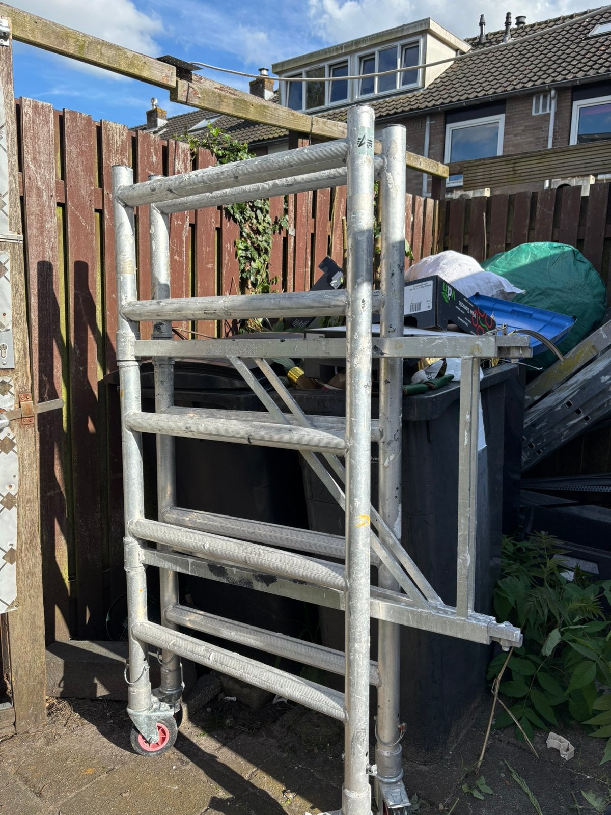 Steiger te koop – Zo goed als nieuw, Ophalen of Verzenden, Zo goed als nieuw, Rolsteiger of Kamersteiger, 5 meter of hoger