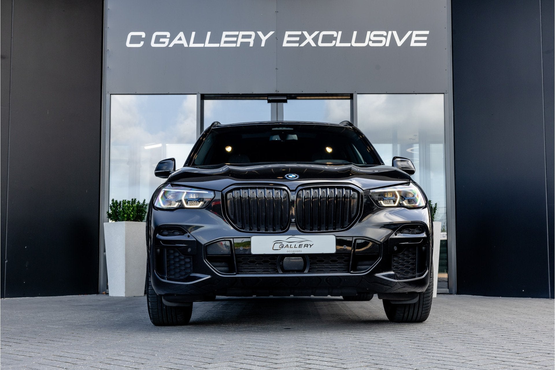 BMW X5 xDrive45e High Executive - M Sport | Panorama | Swaro, Gebruikt, 394 pk, Verwarmde buitenspiegels, Zwart