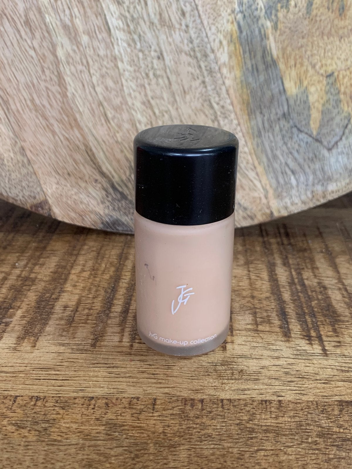 John van G Soft Touch Foundation 15, Ophalen of Verzenden, Zo goed als nieuw, Beige, Gehele gezicht
