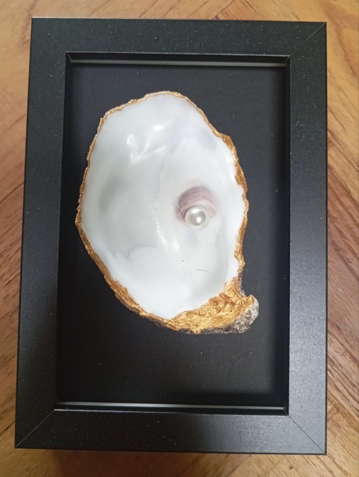 Handgemaakte Oesterschelp met Gouden Randje in Lijst, Overige stijlen, Nieuw, Ophalen of Verzenden, Natuurlijk materiaal