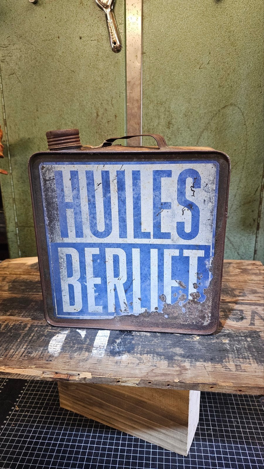 Huiles berliet olieblik jaren 50, Verzamelen, Merken en Reclamevoorwerpen, Ophalen of Verzenden, Gebruikt