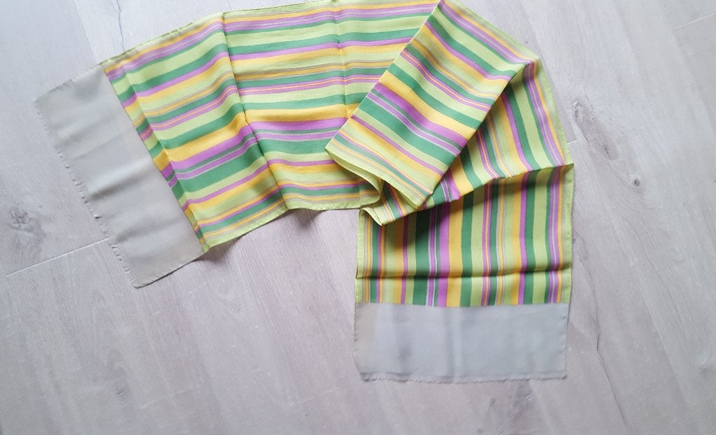 sjaaltje groen - geel - roze, Kleding | Dames, Ophalen of Verzenden, Zo goed als nieuw, Maat 38/40 (M), Sjaal