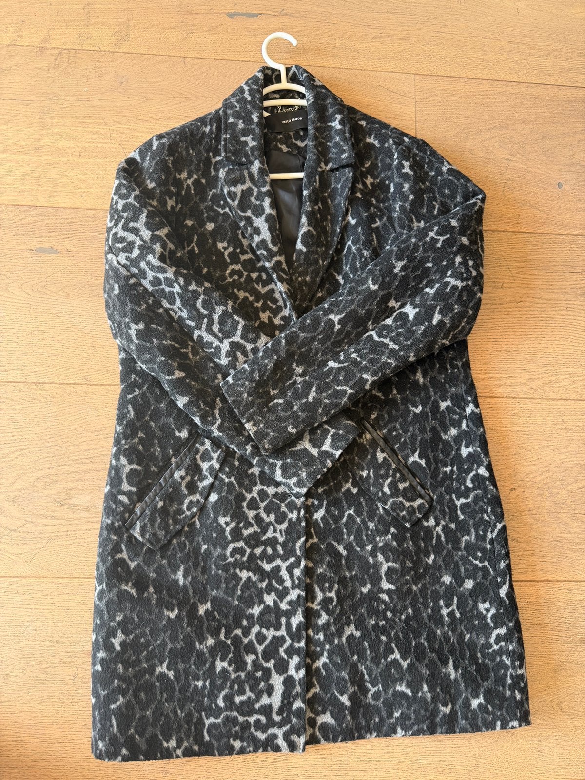 Vero Moda herfst jas zwart/wit leopard panterprint maat L, Ophalen of Verzenden, Gedragen, Maat 42/44 (L), Zwart