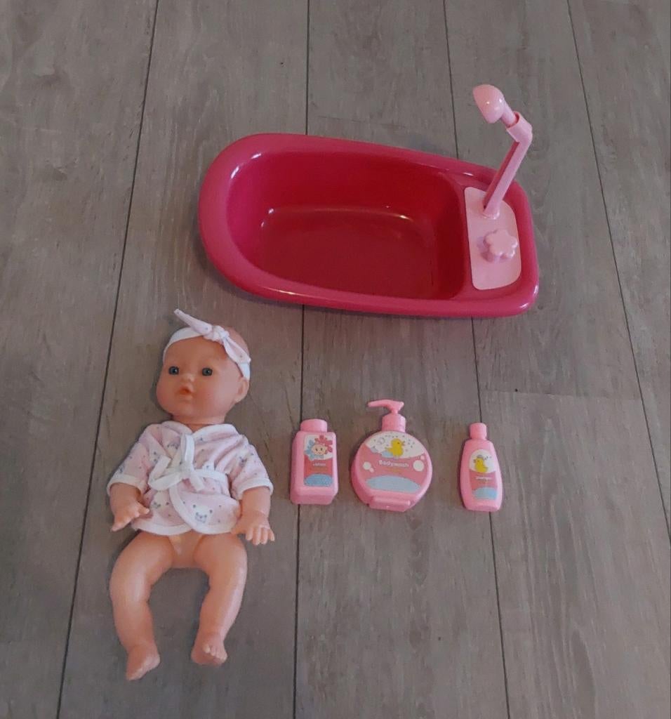 Badje dat werkt plus baby met accessoires, Kinderen en Baby's, Speelgoed | Poppen, Ophalen of Verzenden, Zo goed als nieuw, Babypop