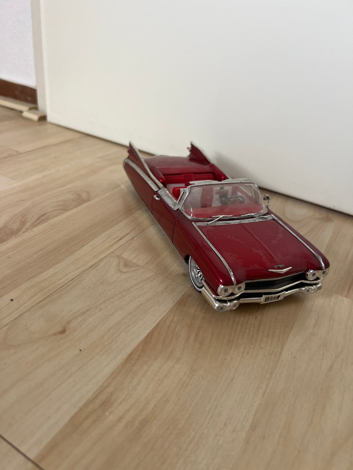 Cadillac Eldorado Biarritz 1959 schaalmodel rood, Ophalen of Verzenden, Gebruikt, 1:9 t/m 1:12, Auto