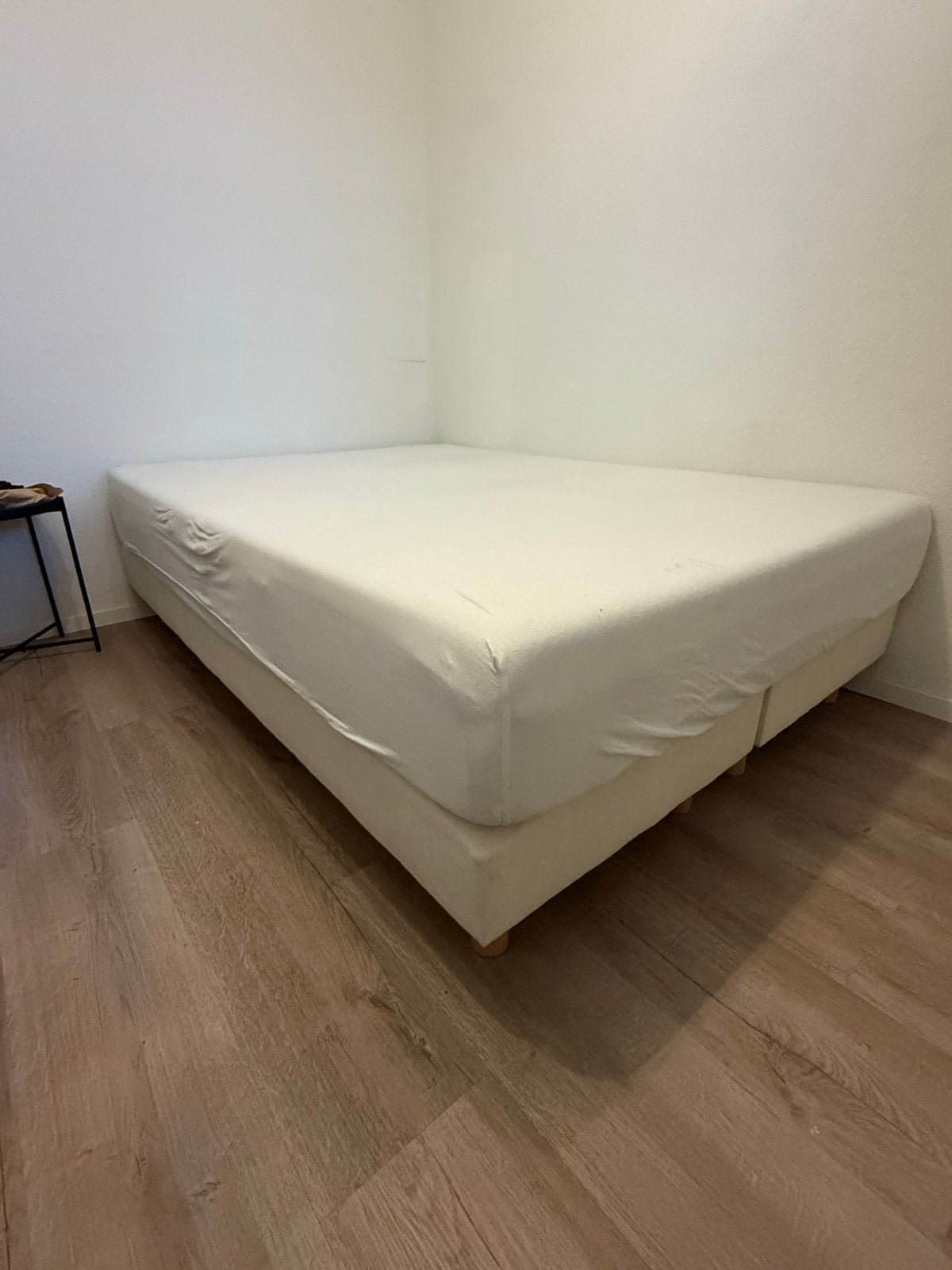 Boxspring met Emma Hybrid matras 140x200, Ophalen, Gebruikt, 140 cm, Twijfelaar