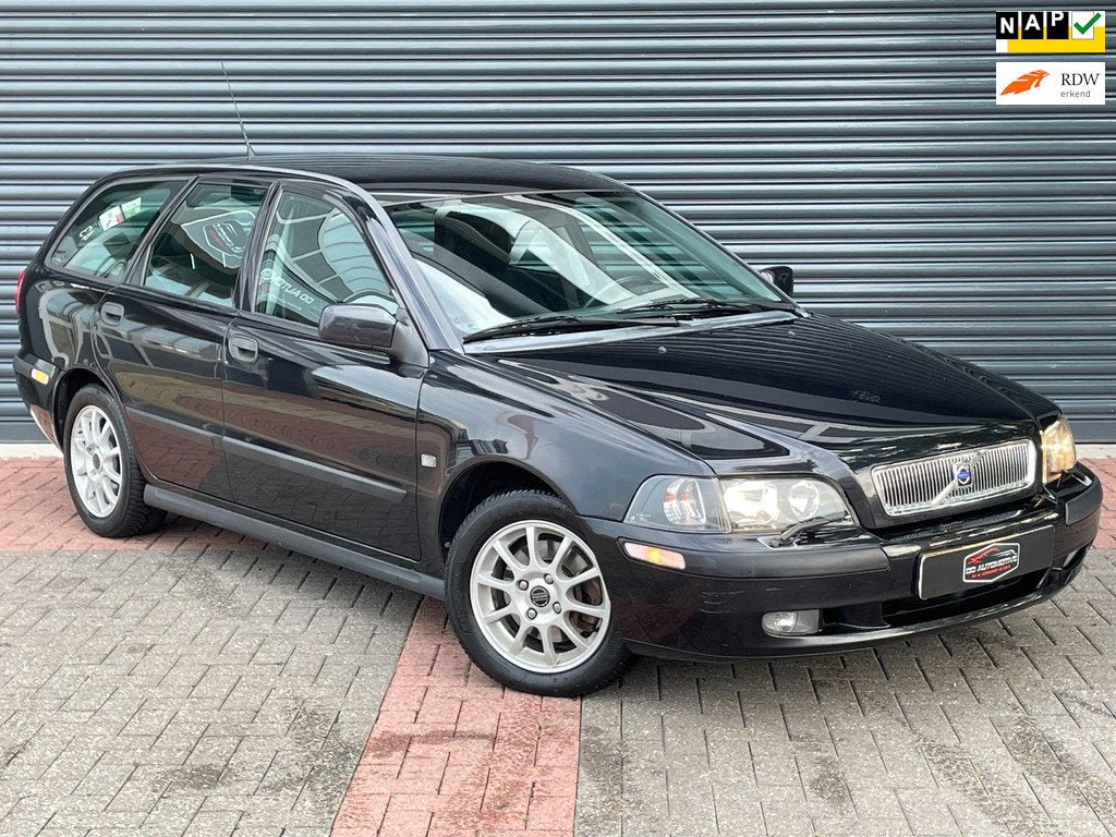 Volvo V40 1.8 Europa Cruise | Airco | Navi | Stoelverw, Voorwielaandrijving, Gebruikt, Zwart, 4 cilinders
