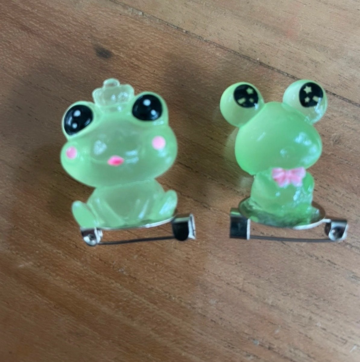 Glow in the dark kikkers broches, Ophalen of Verzenden, Nieuw