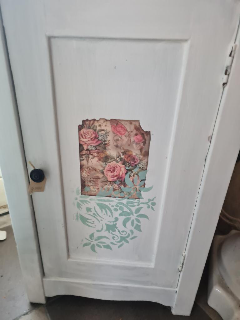Antiek dik houten paneeltje met kastje, Ophalen