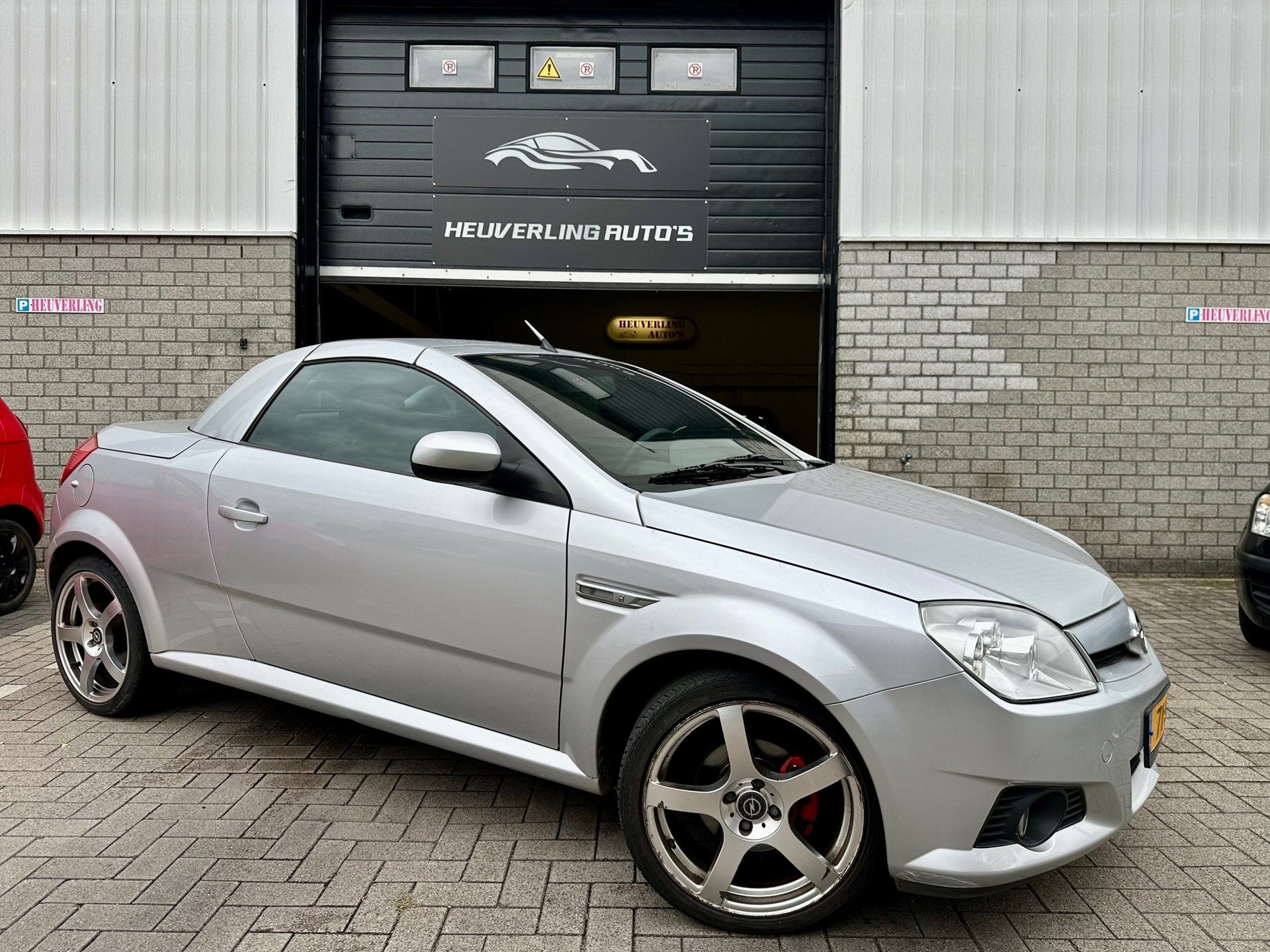Opel Tigra TwinTop 1.8 - 16V Sport | Airco | LMV | Cabrio, Stoelverwarming, Gebruikt, Zwart, 4 cilinders