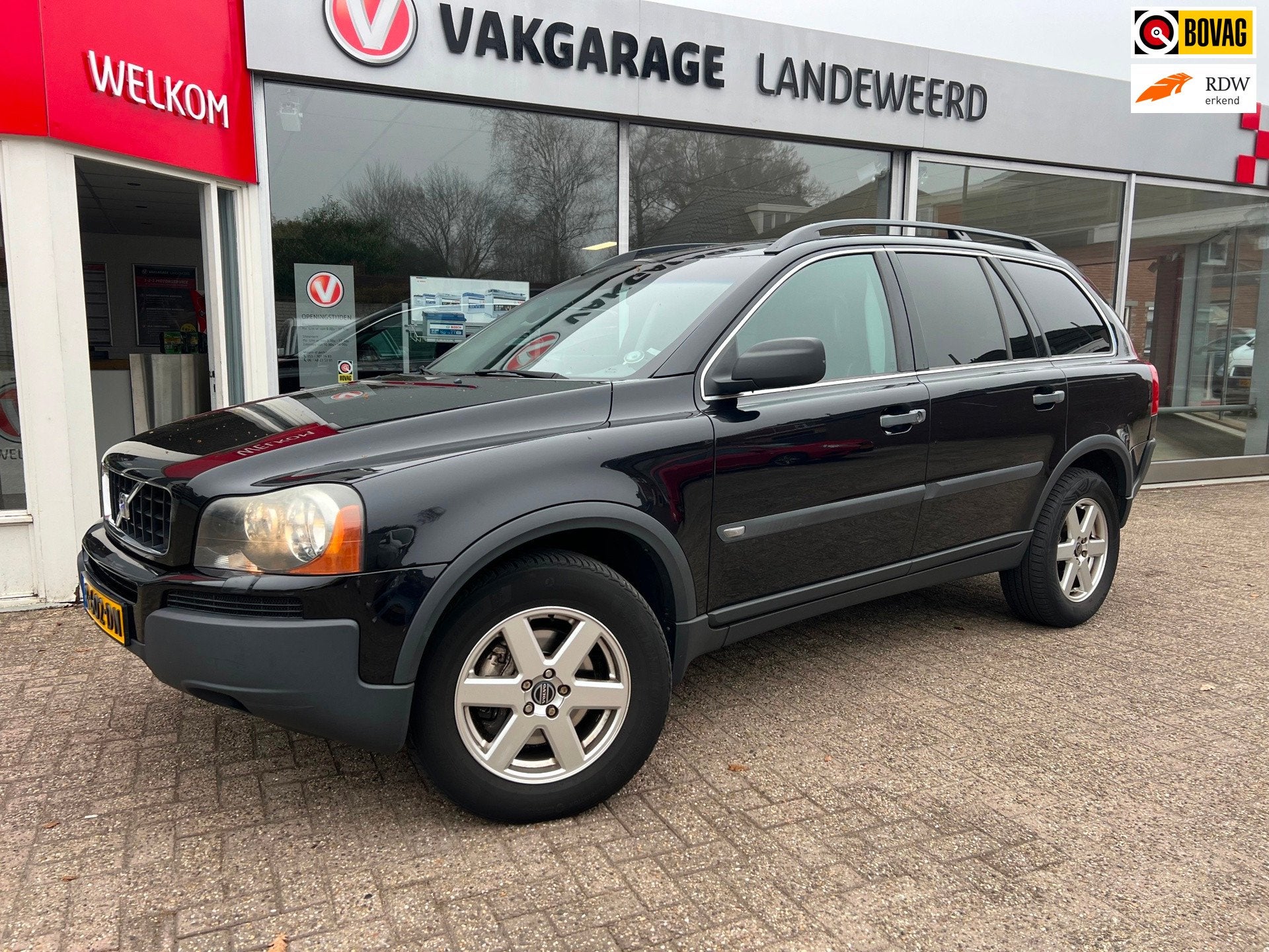 Volvo XC90 2.5 T 209pk, nieuwe apk, leder, navi, opendak, Auto's, Gebruikt, Zwart, Leder, Bedrijf