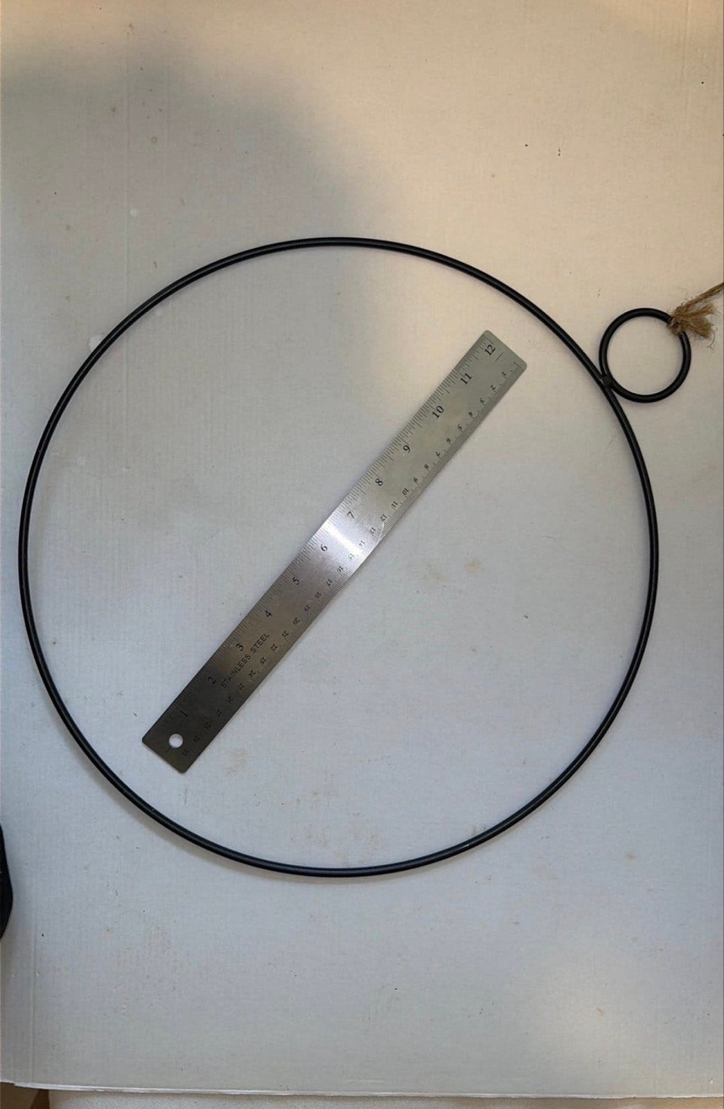Zwarte metalen ring decoratie met touw, Ophalen, Zwart, Zo goed als nieuw, Metaal