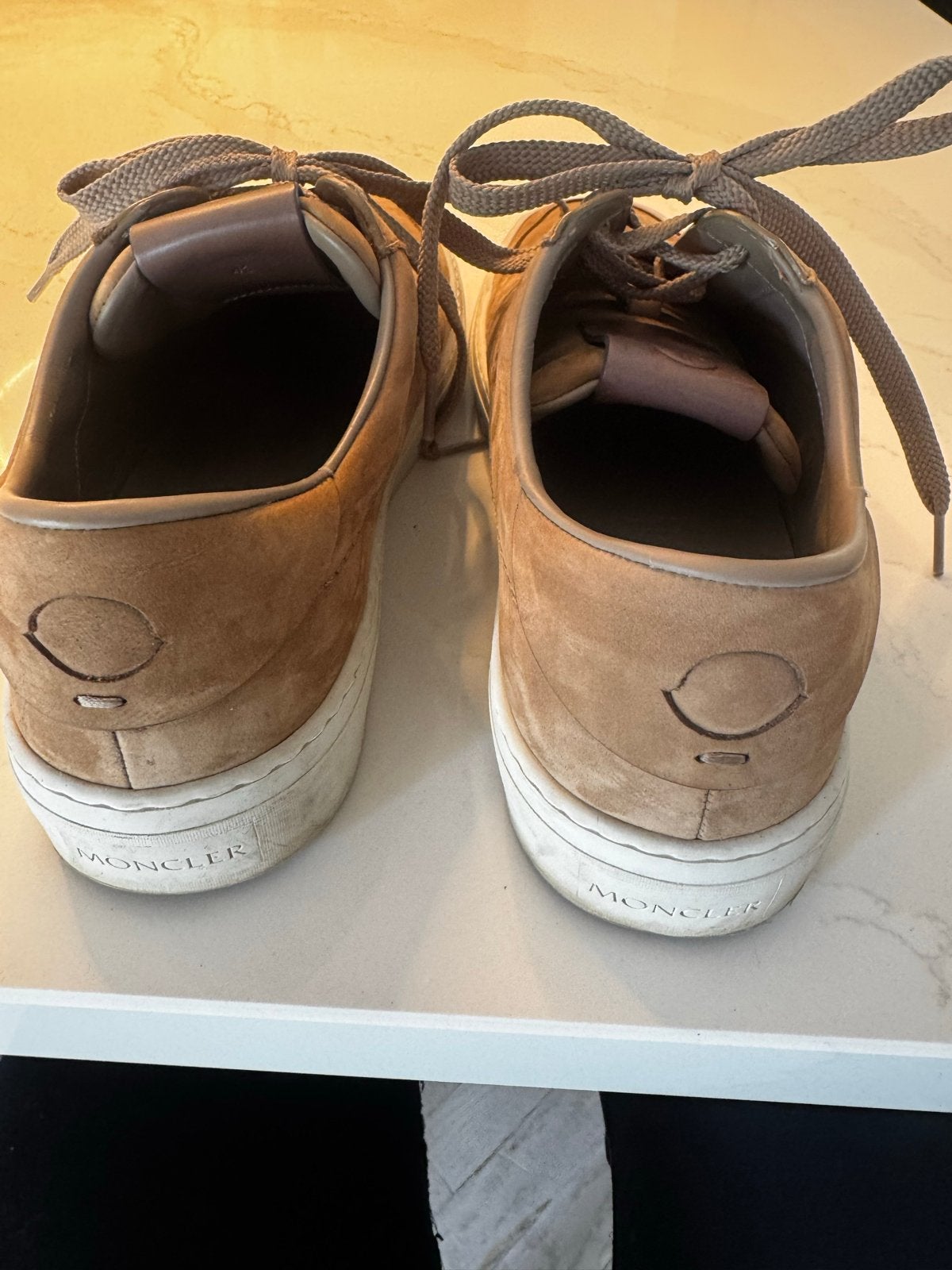Moncler suède bruin/beige sneakers - Maat 43, Bruin, Ophalen of Verzenden, Sneakers of Gympen, Zo goed als nieuw
