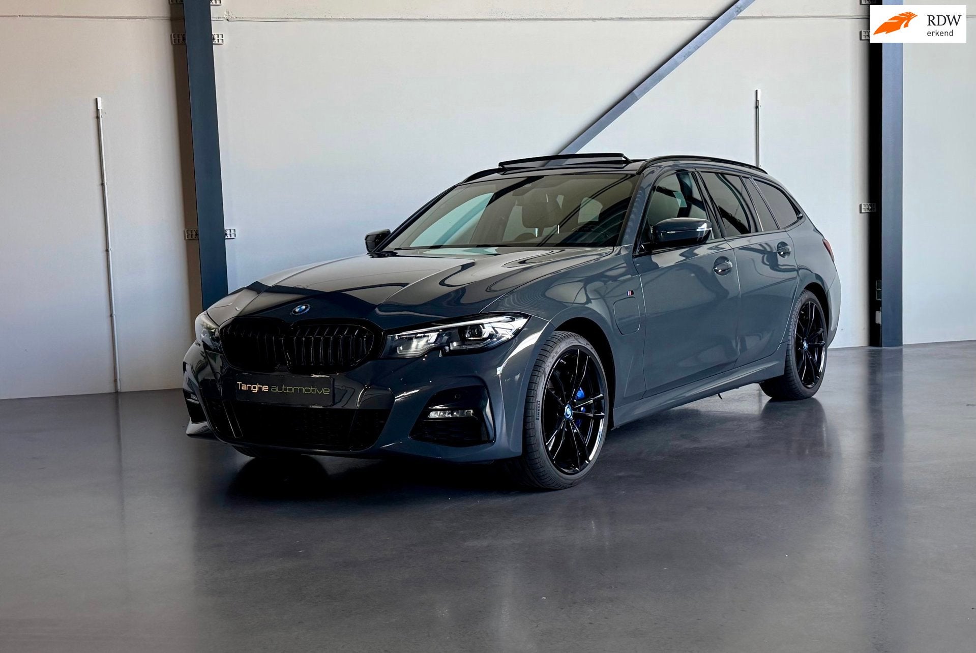 BMW 3-serie Touring 330e xDrive M-Sport, Panodak, Trekhaak,, Auto's, 1998 cc, Gebruikt, 4 cilinders, 1865 kg