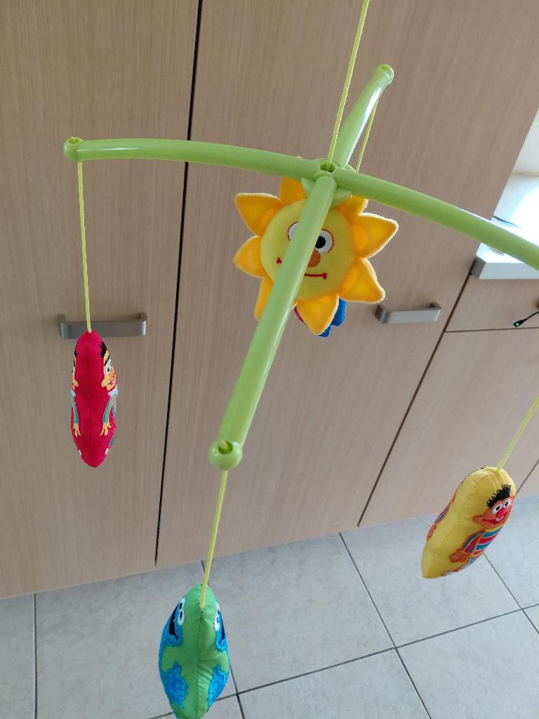 Baby mobiel Sesamstraat, Kinderen en Baby's, Speelgoed | Babyspeelgoed, Ophalen, Zo goed als nieuw, Mobiel