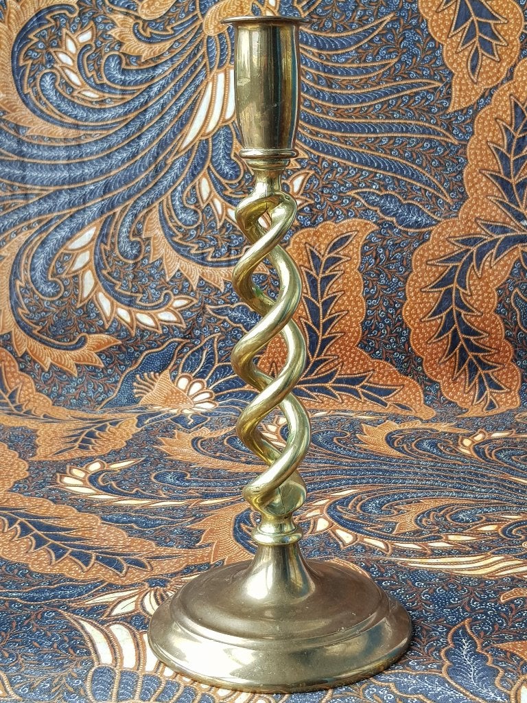 Mooie antieke Barley twist kandelaar uit Engeland 25,3 cm., Antiek en Kunst, Ophalen of Verzenden, Koper of Brons