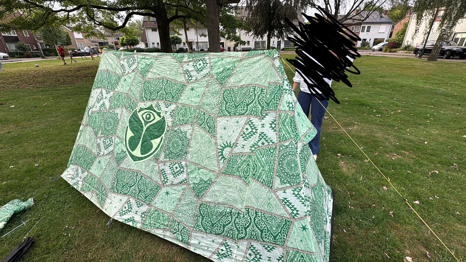 Tomorrowland festivaltent 2 persoons, Ophalen of Verzenden, Zo goed als nieuw, Tot en met 2