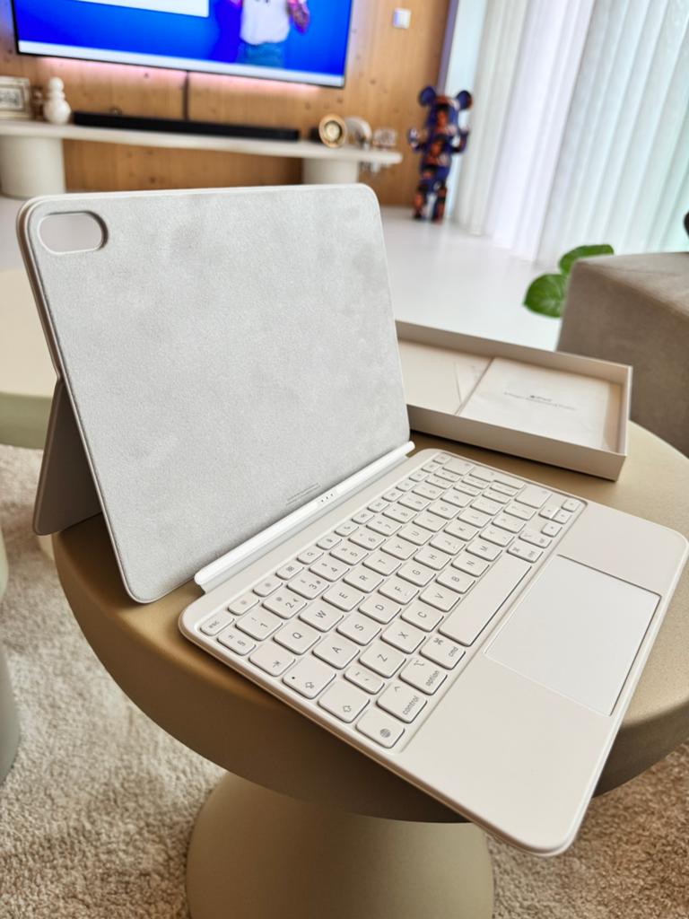 iPad Magic Keyboard Folio - QWERTY, Ophalen of Verzenden, Zo goed als nieuw