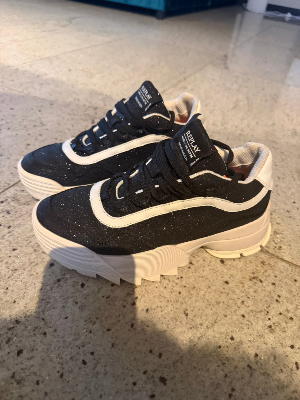 Sneaker, Ophalen, Zo goed als nieuw