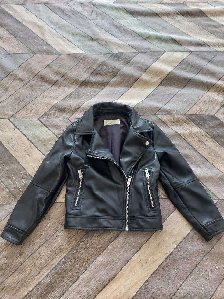 Stoere zwarte kinder bikerjack maat 122, Ophalen of Verzenden, Zo goed als nieuw, Onbekend, Jongen of Meisje