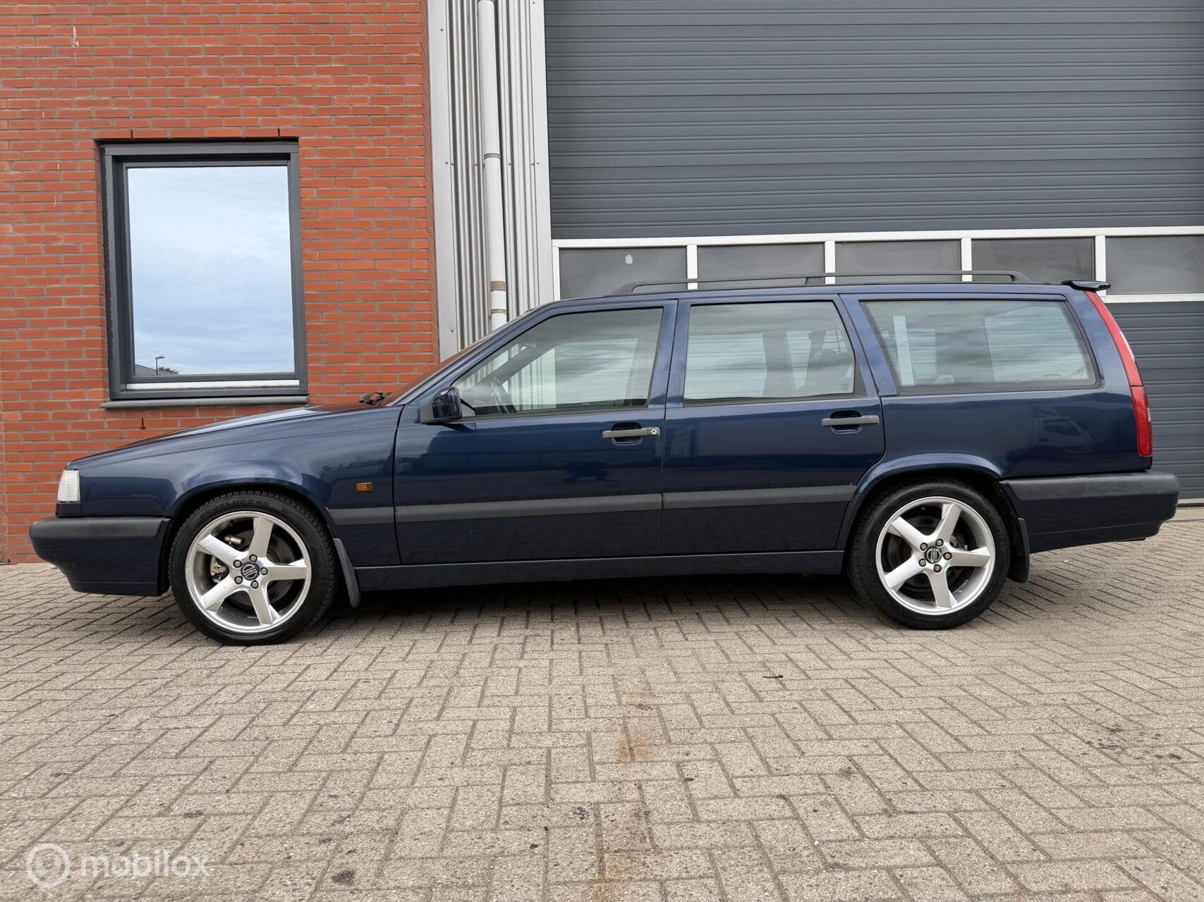 Volvo 850 2.0 T-5 Estate - handgeschakeld - apk 01-2028, Auto's, Voorwielaandrijving, Gebruikt, Zwart, Overige carrosserieën