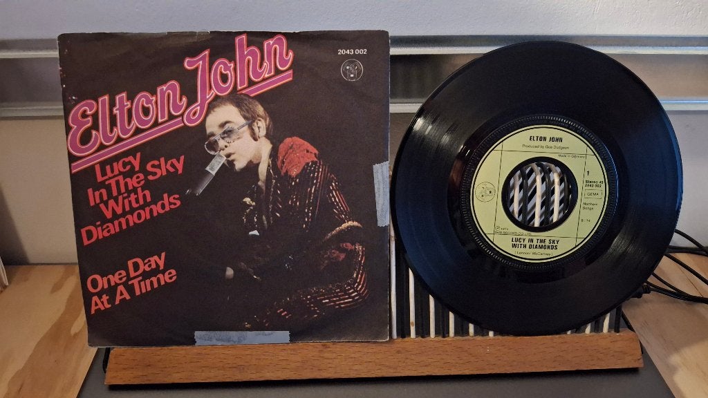 Elton John-Lucy in the sky with diamonds(629) 3 euro, Ophalen of Verzenden, Zo goed als nieuw, 7 inch, Pop