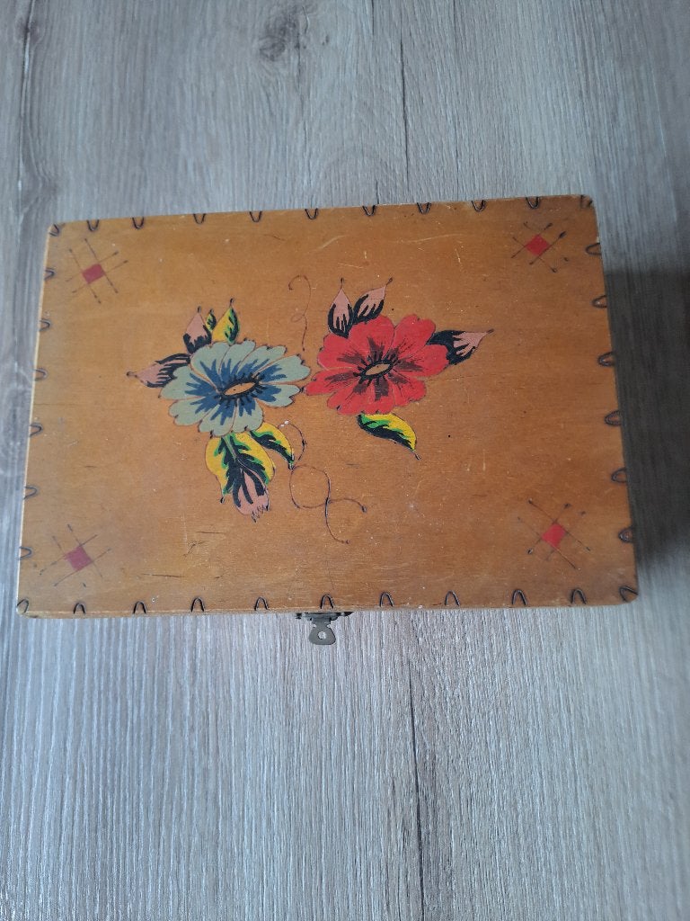sier  kistje of voor naaispullen, Ophalen