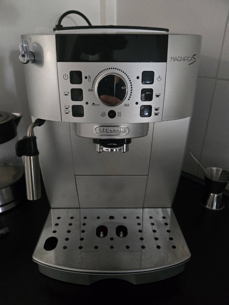 Delonghi Magnifica S incl. Handleiding, Gebruikt, Espresso apparaat, Koffiebonen, 4 tot 10 kopjes
