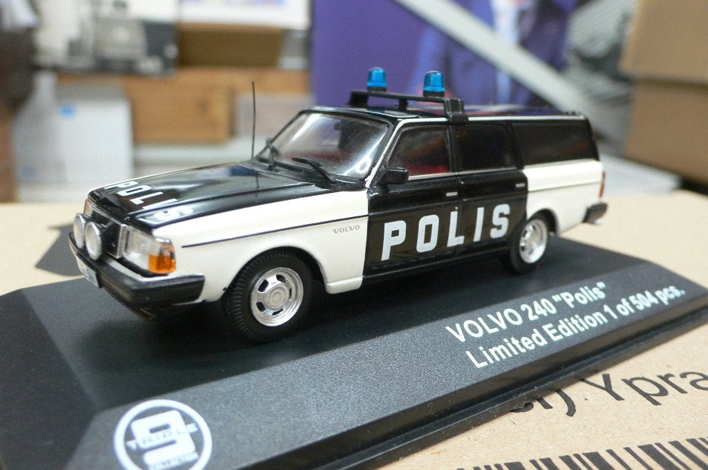 volvo 240 polis -lim. ed 1/504 - triple 9-  1/43, Hobby en Vrije tijd, Modelauto's | 1:43, Zo goed als nieuw, Auto, Overige merken