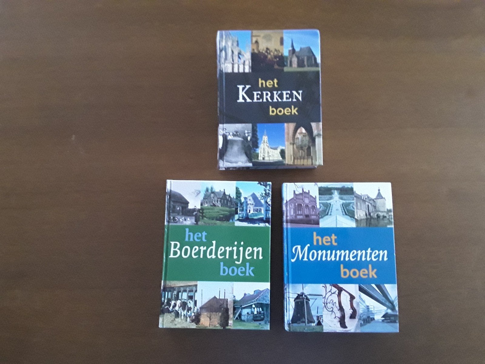 Het Kerkenboek / Het Boerderijenboek / Het Monumentenboek, Boeken, Verzenden, Zo goed als nieuw