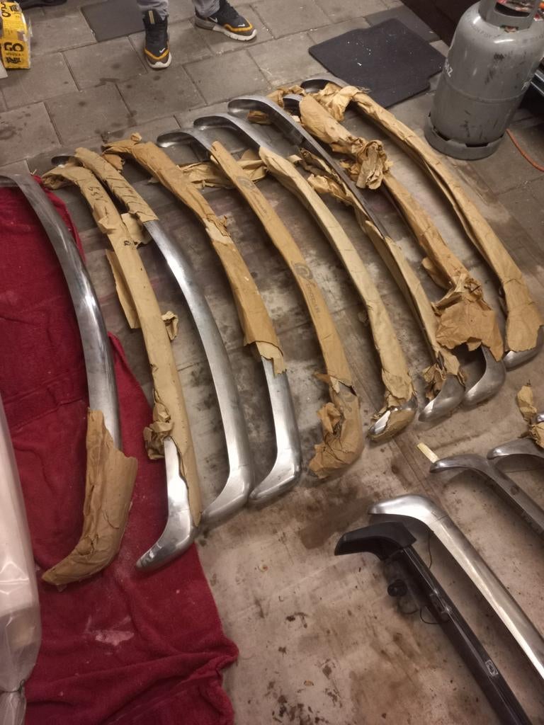 Daf 55 voorbumpers Nieuw en Daf 55 embleem, Ophalen, Gebruikt
