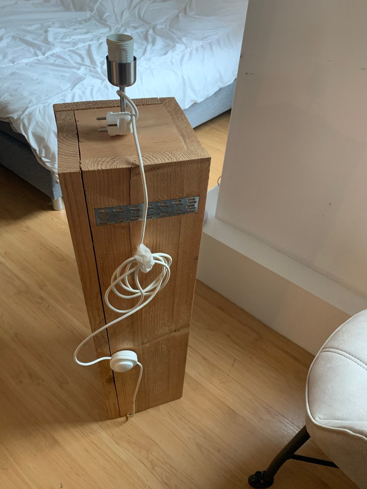 Unieke houten staande lamp - Handgemaakt, Ophalen, Zo goed als nieuw, Hout, 50 tot 75 cm