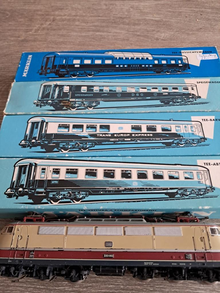 MARKLIN TEE SET MET LOC, Hobby en Vrije tijd, Modeltreinen | H0, Wisselstroom, Treinset, Ophalen of Verzenden, Zo goed als nieuw