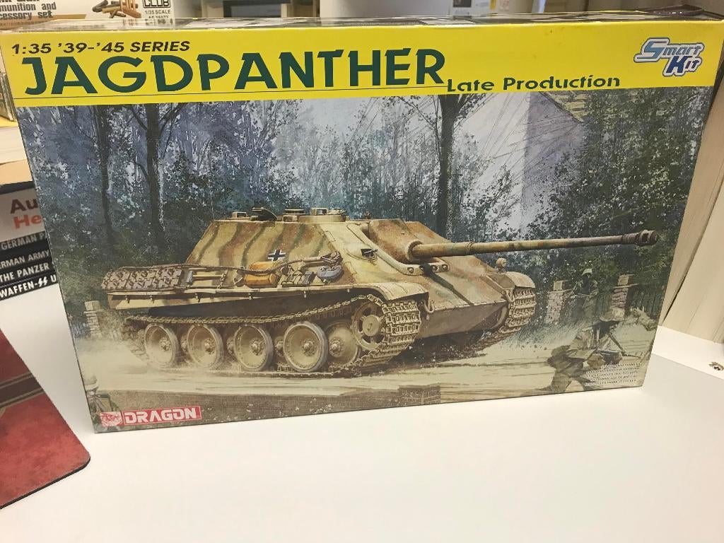 Dragon 6393 Jagdpanther late model, Overige merken, Voor wat boekjes betreffende ww2, 1:32 tot 1:50, Nieuw