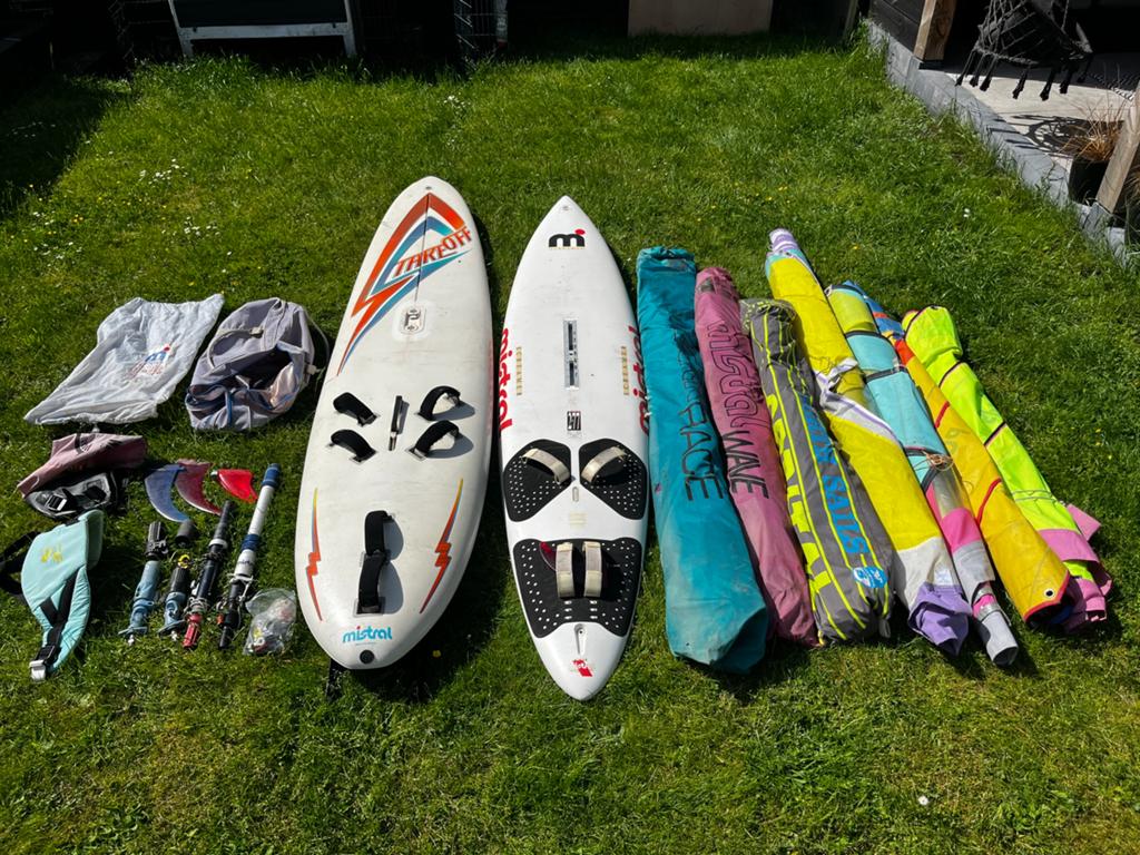 Mistral windsurf set, Watersport en Boten, Windsurfen, Gebruikt, Plank, Mistral, 300 cm of meer, Met vin(nen), Met draagtas, Inklapbaar zwaard