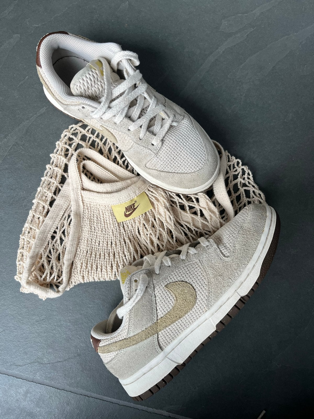 Nike Dunk Low 'Light Bone' sneakers, Kleding | Dames, Schoenen, Ophalen of Verzenden, Gedragen, Beige, Sneakers of Gympen